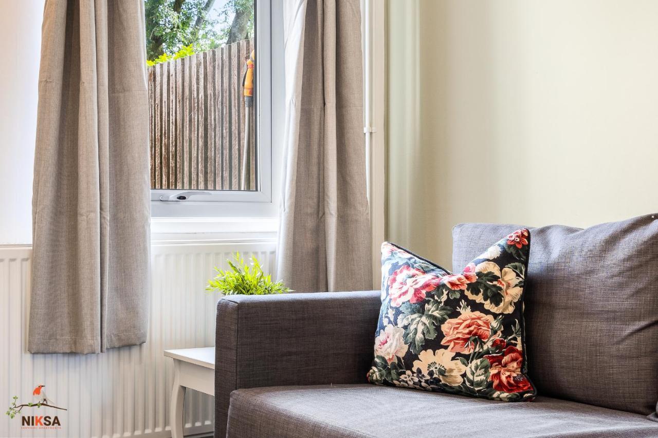 Niksa Serviced Accommodation - 3 Bedroom House Вэлвин Гарден Сити Экстерьер фото